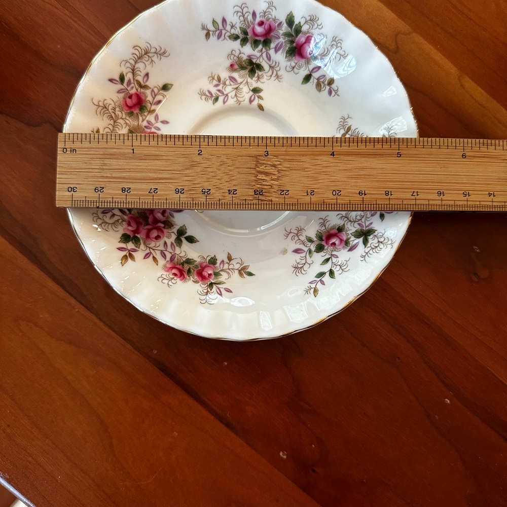 Royal Albert Lavender Rose Tea Cup & Saucer Bone England Teacup Floral Vintage - Picture 5 of 7